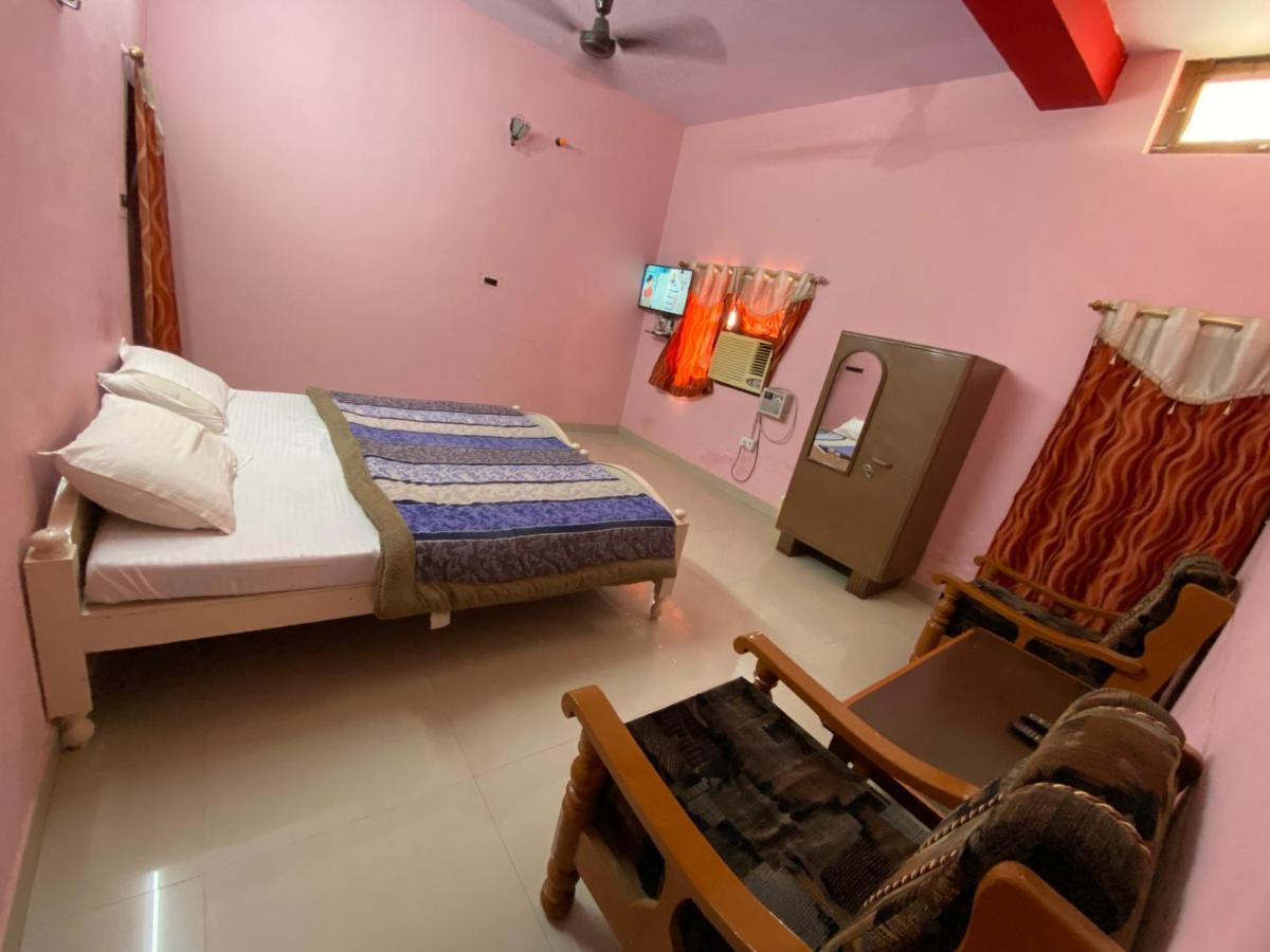 Hotel Shri Mahant Orchha 5 Mint Walking From Ram Raja Temple Eksteriør billede