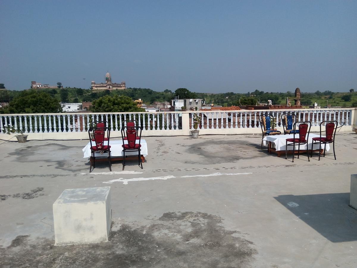 Hotel Shri Mahant Orchha 5 Mint Walking From Ram Raja Temple Eksteriør billede