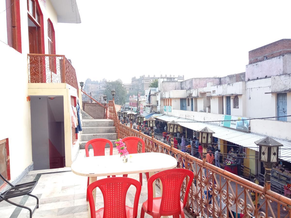 Hotel Shri Mahant Orchha 5 Mint Walking From Ram Raja Temple Eksteriør billede